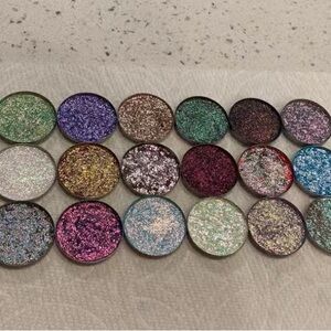 Luxurious Multi-Color Eyeshadow Palette